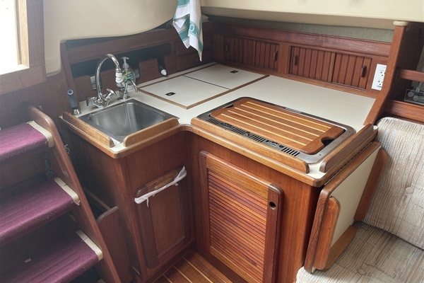 Bermuda Shorts 27ft Island Packet Yacht For Sale