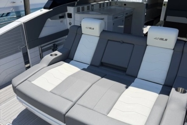 42ft Cruisers Yachts Yacht For Sale