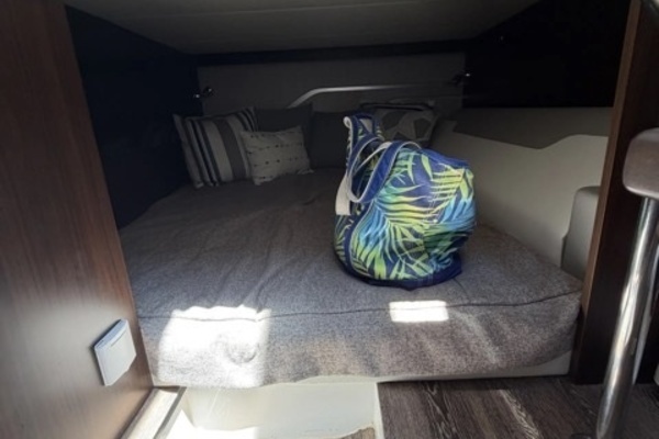 Cruisers Yachts  Yacht For Sale