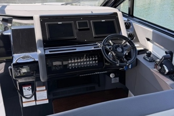 Cruisers Yachts  Yacht For Sale