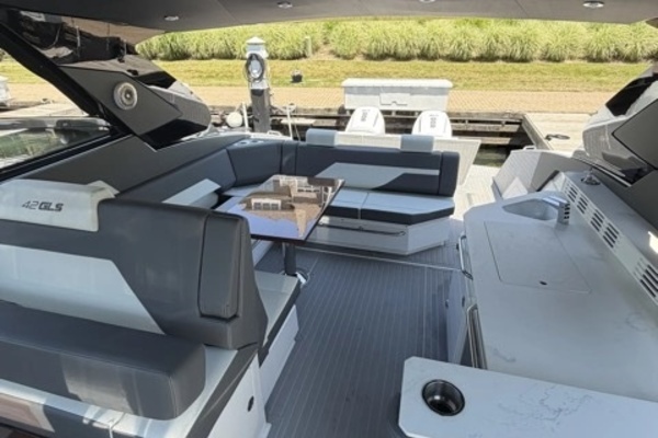 42ft Cruisers Yachts Yacht For Sale