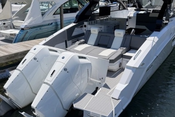 42ft Cruisers Yachts Yacht For Sale