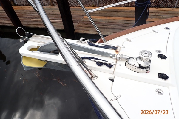 42' Sabre anchor windlass1
