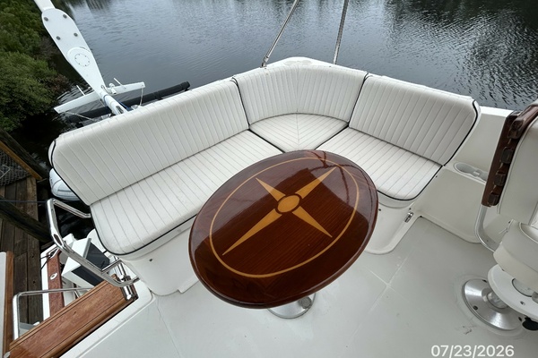 42' Sabre flybridge aft seating