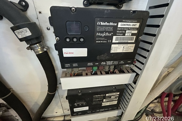 42' Sabre electronic engine controls