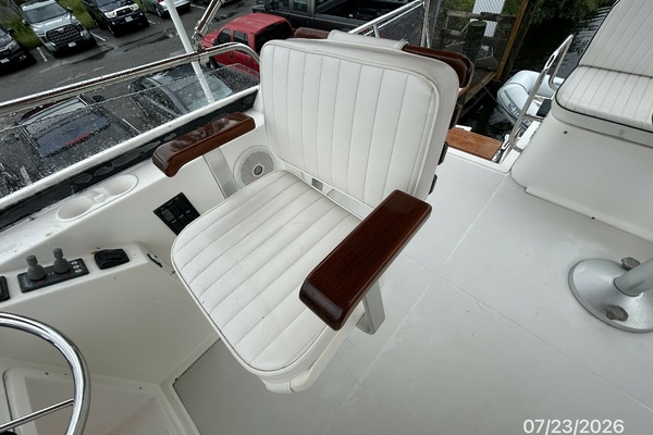42' Sabre flybridge helm seat
