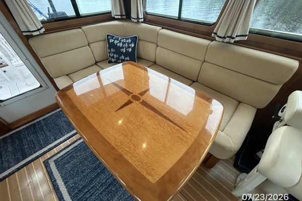 42' Sabre salon port seating