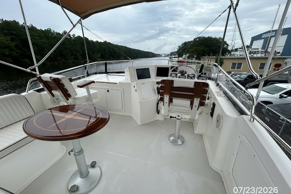 42' Sabre flybridge forward