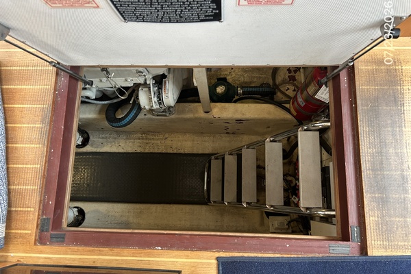 42' Sabre engine room access