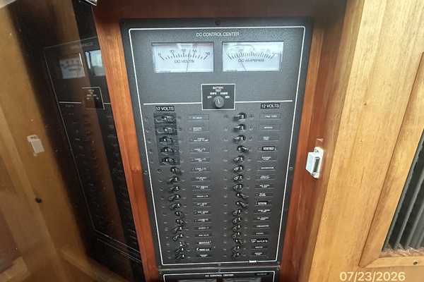 42' Sabre electrical panel1