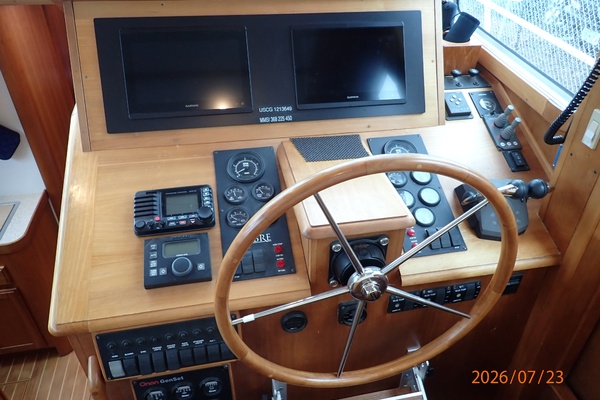 42' Sabre lower helm2