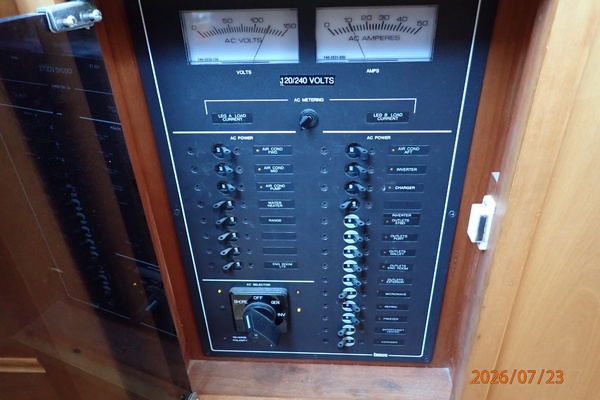 42' Sabre electrical panel2