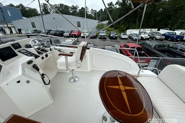 42' Sabre flybridge starboard