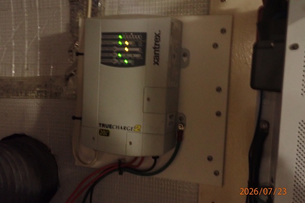 42' Sabre battery charger