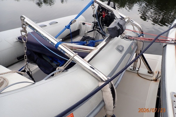 42' Sabre tender davits