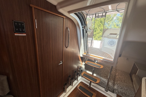 34ft Pursuit Yacht For Sale