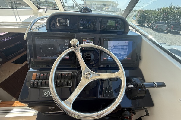 34ft Pursuit Yacht For Sale