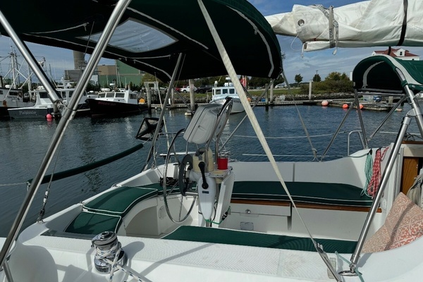 Destiny 32ft Beneteau Yacht For Sale