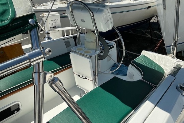 Destiny 32ft Beneteau Yacht For Sale