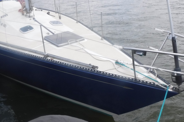 Watermark 33ft Carter Yacht For Sale