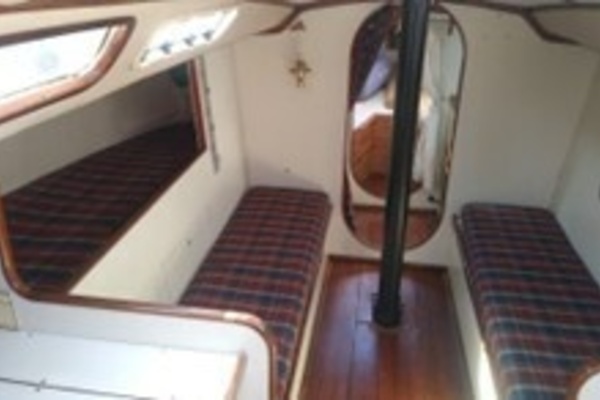 Watermark 33ft Carter Yacht For Sale
