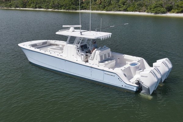 2025 Invincible 35