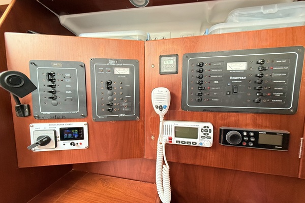 Gusto 37ft Beneteau Yacht For Sale