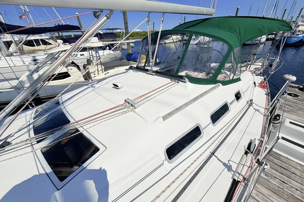 Gusto 37ft Beneteau Yacht For Sale