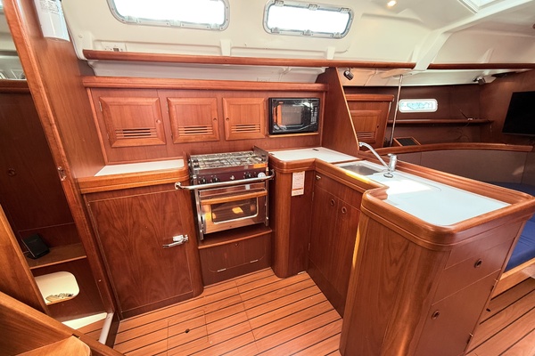 Gusto 37ft Beneteau Yacht For Sale