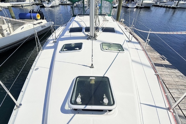 Photo of the 2004 Beneteau 373 "Gusto"
