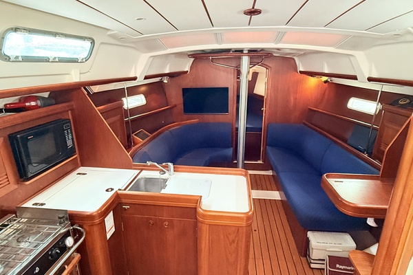 Gusto 37ft Beneteau Yacht For Sale