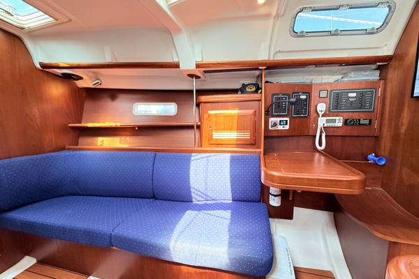 Gusto 37ft Beneteau Yacht For Sale