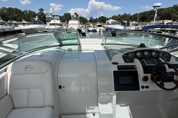 34ft Crownline Yacht For Sale
