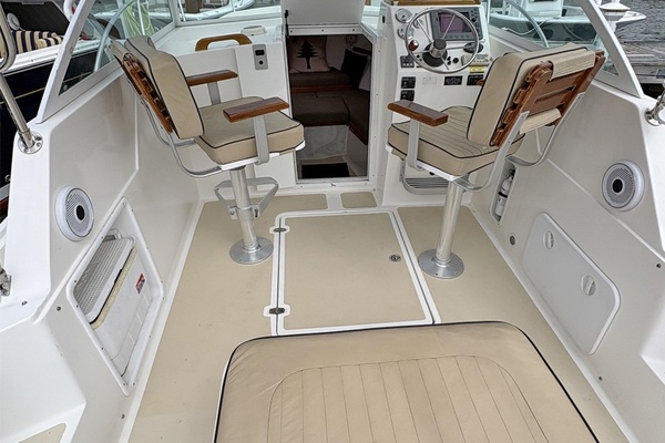 Cockpit Fwd