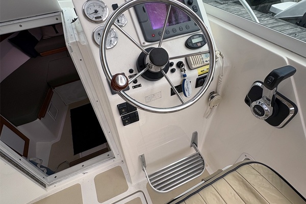 Helm Detail
