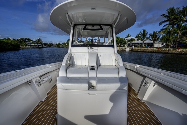 Jupiter 41 BIG HIT - Forward Helm Seating 