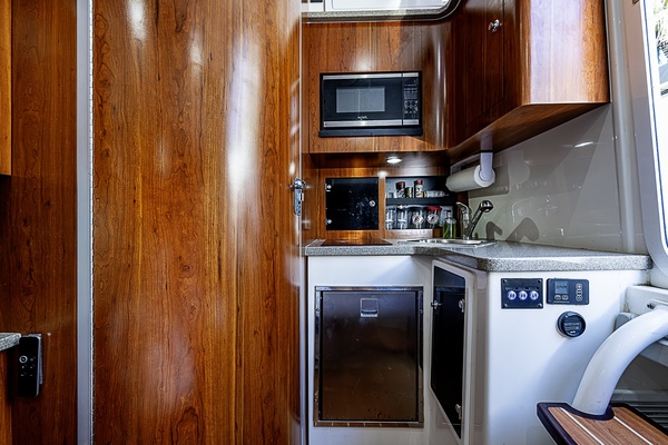 Jupiter 41 BIG HIT - Interior Galley