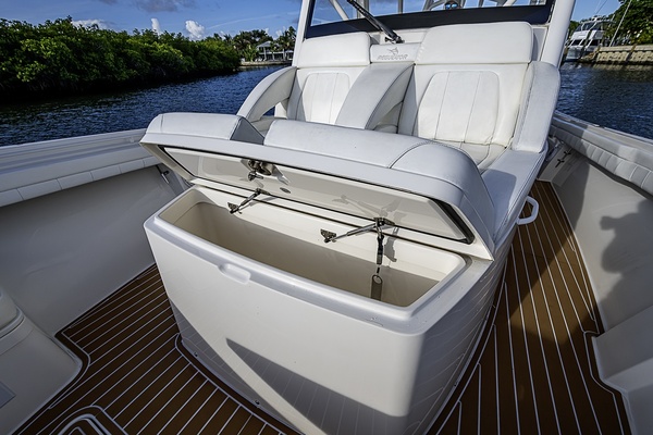 Jupiter 41 BIG HIT - Forward Helm Seating/Storage
