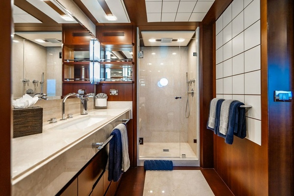 BEAUTIFUL M 95ft Azimut Yacht For Sale