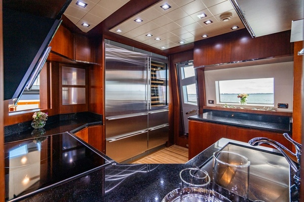 BEAUTIFUL M 95ft Azimut Yacht For Sale