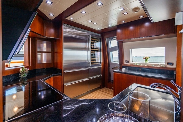 2008 Azimut 95