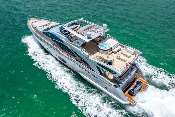 BEAUTIFUL M 95ft Azimut Yacht For Sale