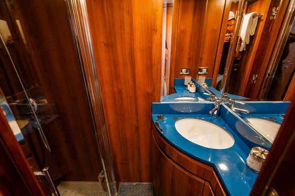 BEAUTIFUL M 95ft Azimut Yacht For Sale