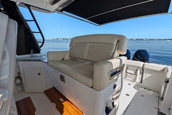 2023 Boston Whaler 35
