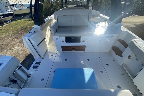 Boston Whaler 350 Realm Yacht For Sale