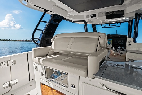 2023 Boston Whaler 35