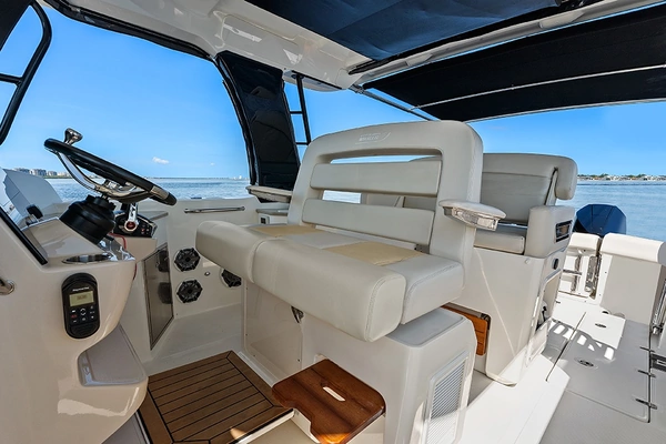 2023 Boston Whaler 35