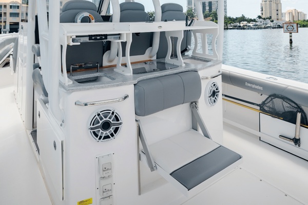 36ft Everglades Yacht For Sale