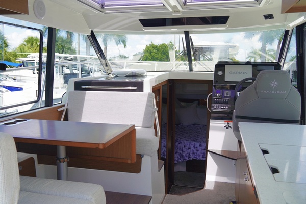 34ft Jeanneau Yacht For Sale