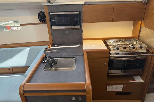 35ft Jeanneau Yacht For Sale